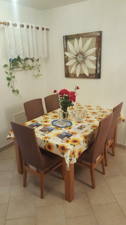 Apartment Wine & Olive Oil Mofardin Koper Exterior foto